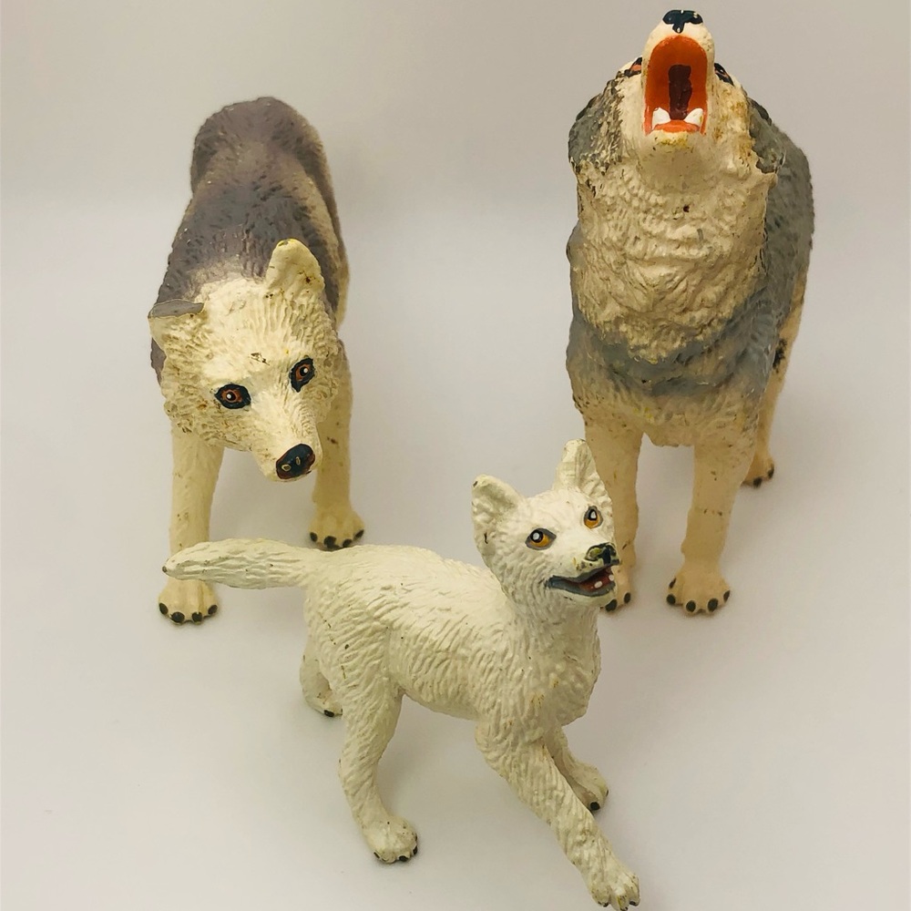RARE 1990 SAFARI LTD LIMITED EDITION TIMBERWOLF PACK - HOWLING FEATURE